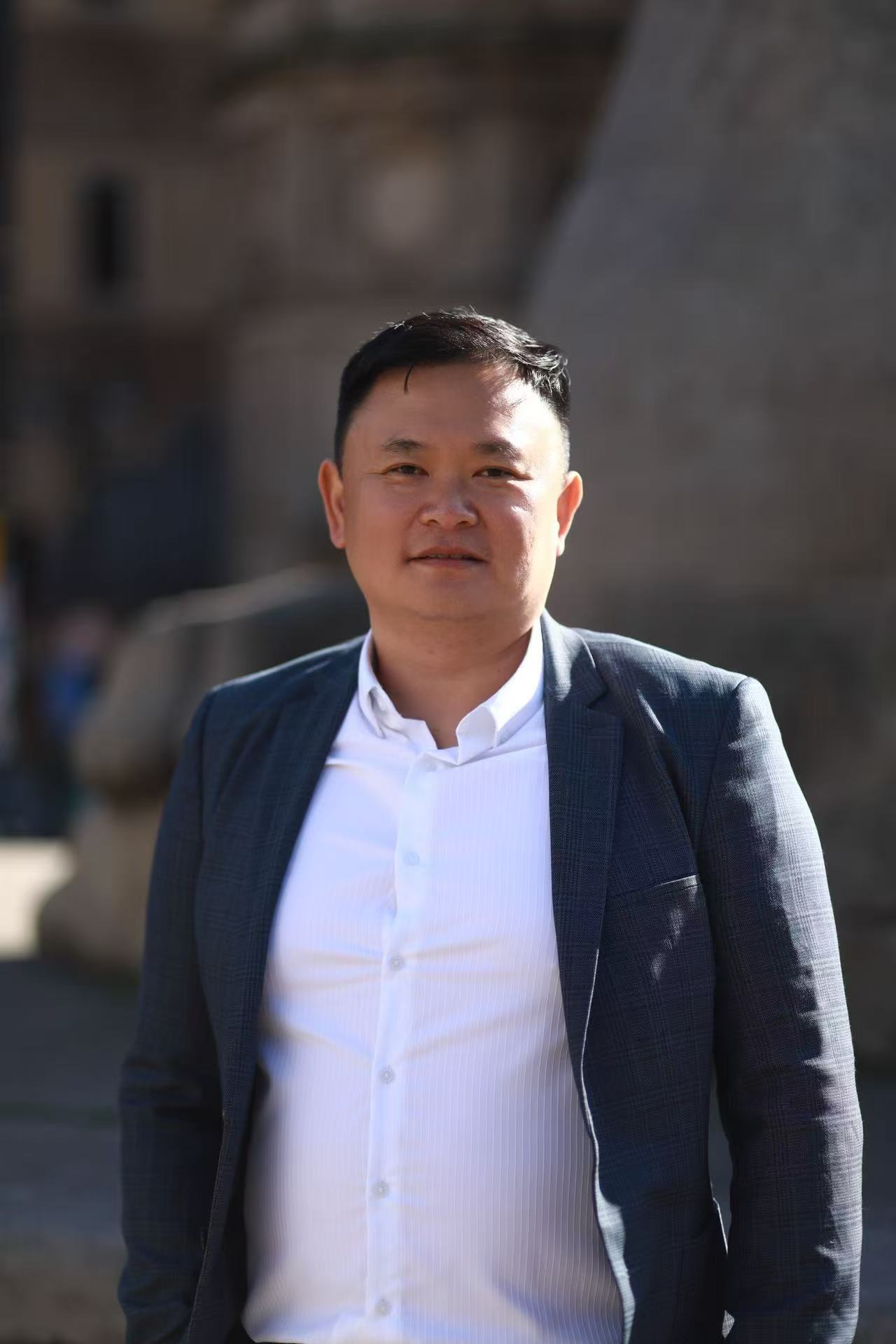 Techyun HII – Chairman, DragonSea Group